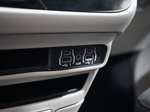 Used 2023 Chrysler Voyager LX FWD image 28