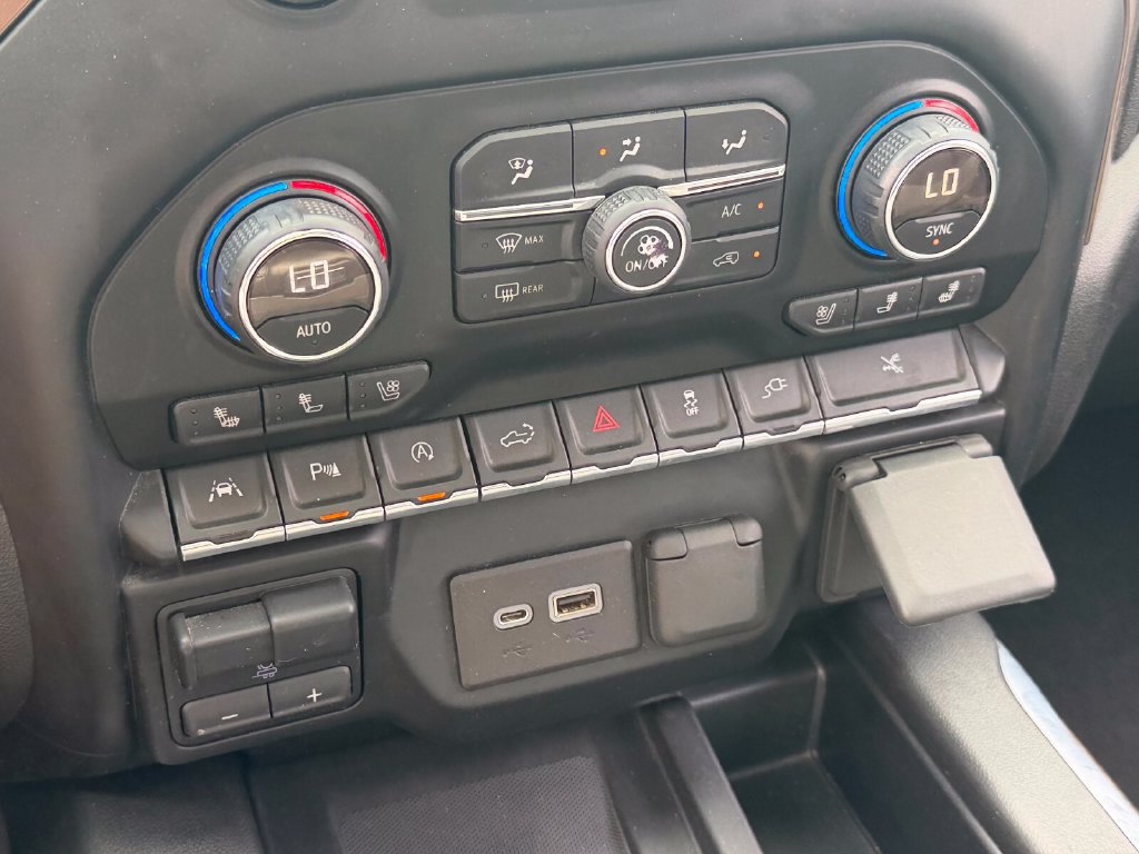 Used 2019 Chevrolet Silverado 1500 High Country w/ Technology Package AWD/4WD image 26