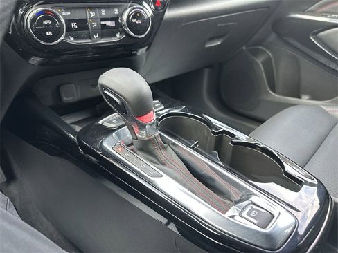 Used 2025 Chevrolet Trax RS w/ Sunroof Package image 19