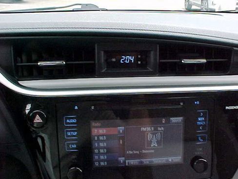 Used 2017 Toyota Corolla LE image 19