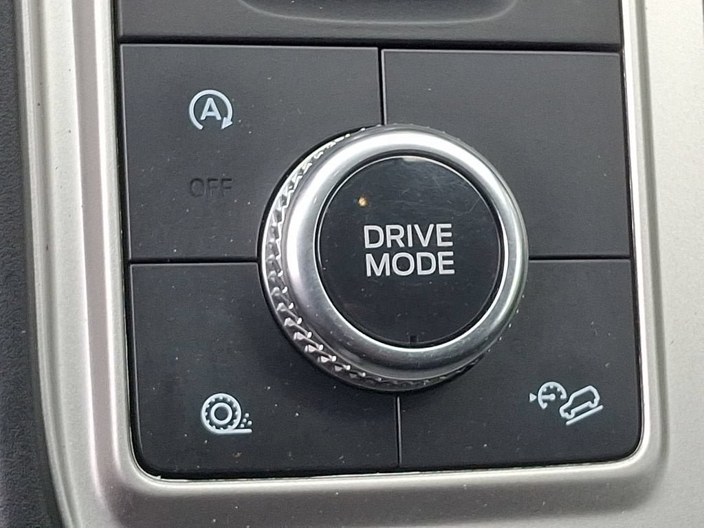 Used 2020 Ford Explorer XLT AWD/4WD image 25