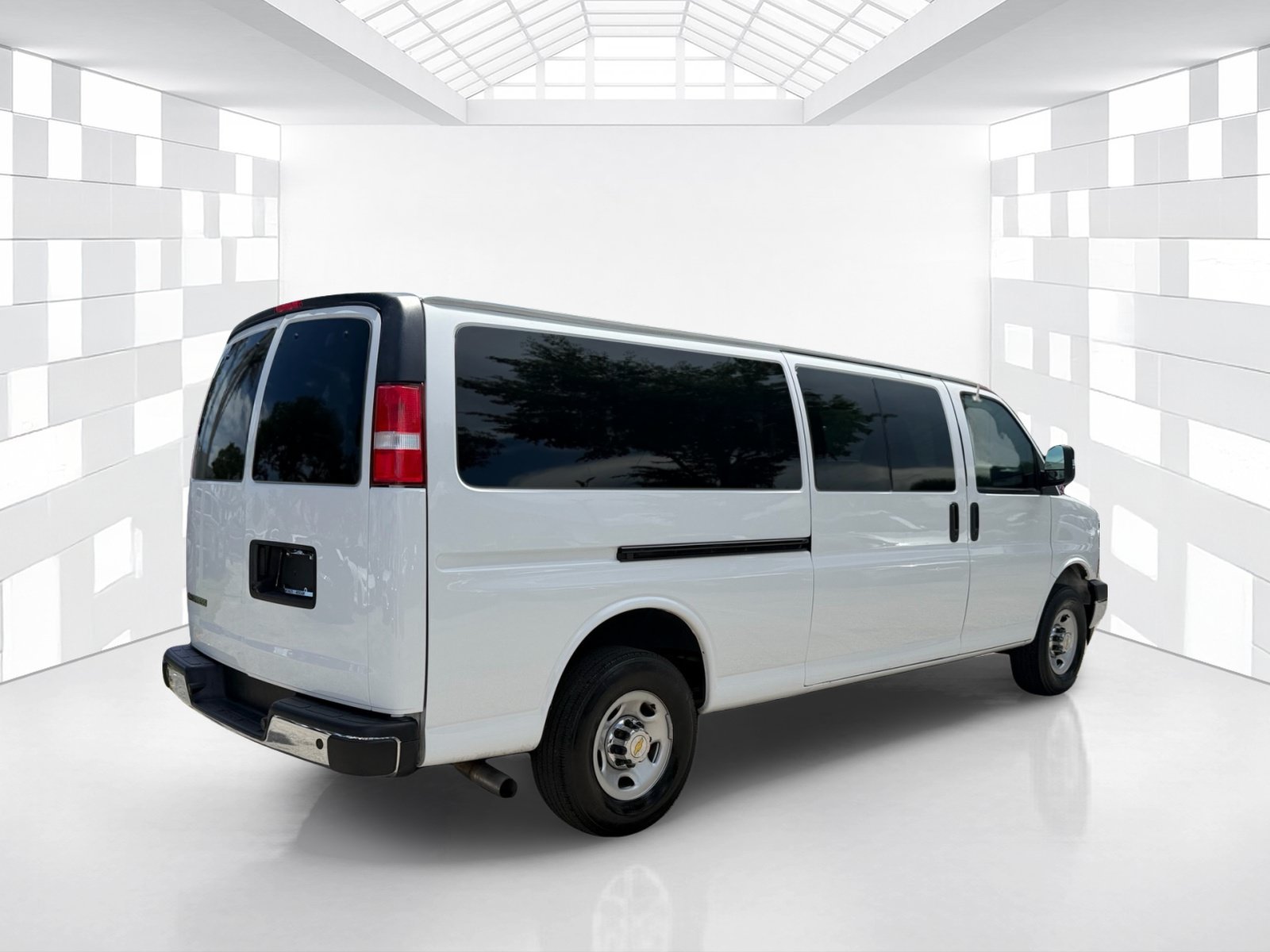 Used 2024 Chevrolet Express 3500 LT w/ LT Preferred Equipment Group RWD image 7