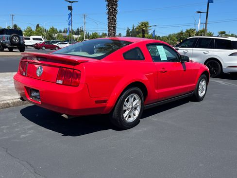 Used 2007 Ford Mustang Premium RWD image 3