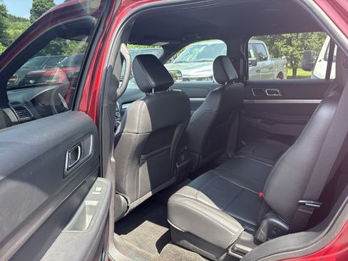 Used 2018 Ford Explorer XLT w/ Equipment Group 202A AWD/4WD image 8