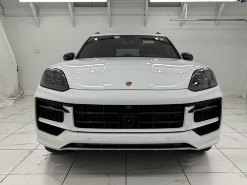 Certified 2025 Porsche Cayenne GTS image 9