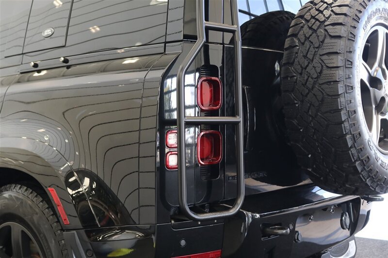 Used 2023 Land Rover Defender 110 S AWD/4WD image 15