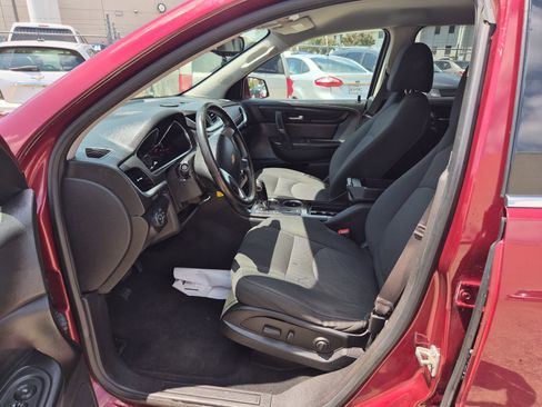 Used 2015 Chevrolet Traverse LT w/ Style and Technology Package FWD image 8