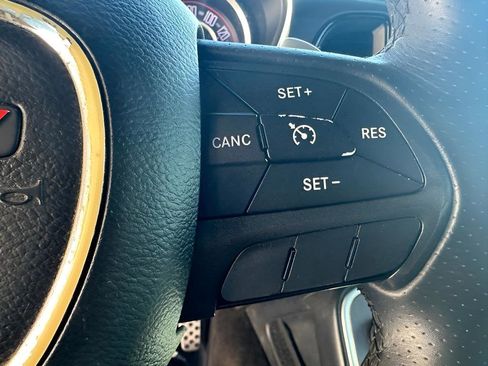 Used 2015 Dodge Challenger R/T image 21