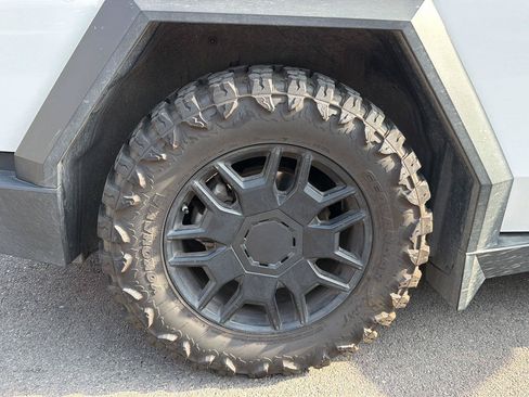 Used 2024 Tesla Cybertruck Cyberbeast AWD/4WD image 19
