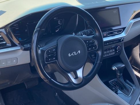 Used 2022 Kia Niro EX Premium FWD image 21