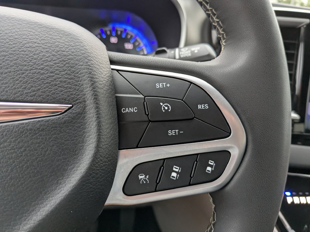 Used 2024 Chrysler Pacifica Touring-L FWD image 28
