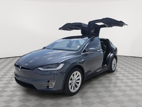 Used 2020 Tesla Model X Long Range image 4