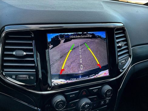 Used 2020 Jeep Grand Cherokee Limited image 14