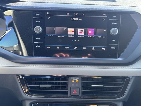 Used 2024 Volkswagen Taos SE image 19