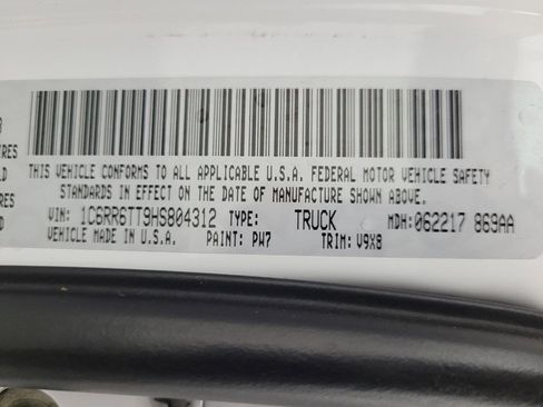 Used 2017 RAM 1500 Classic SLT image 33