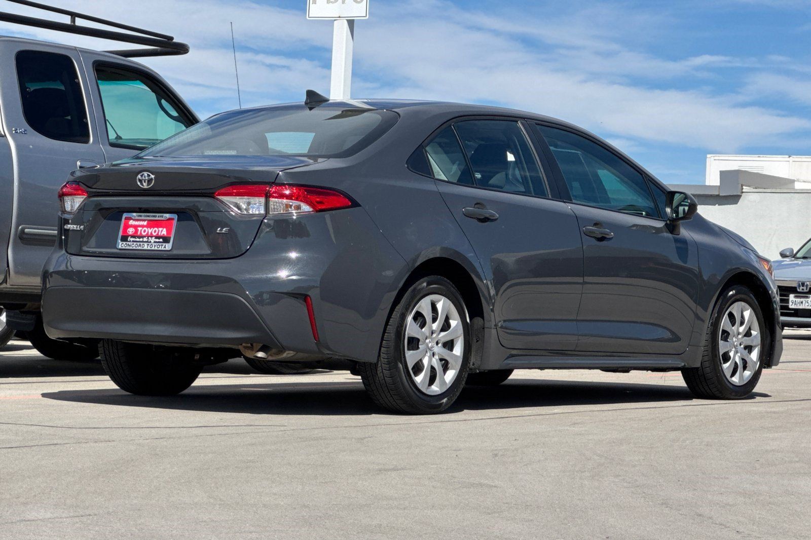 Used 2025 Toyota Corolla LE FWD image 9