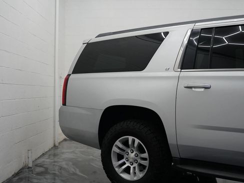 Used 2017 Chevrolet Suburban LT RWD image 7
