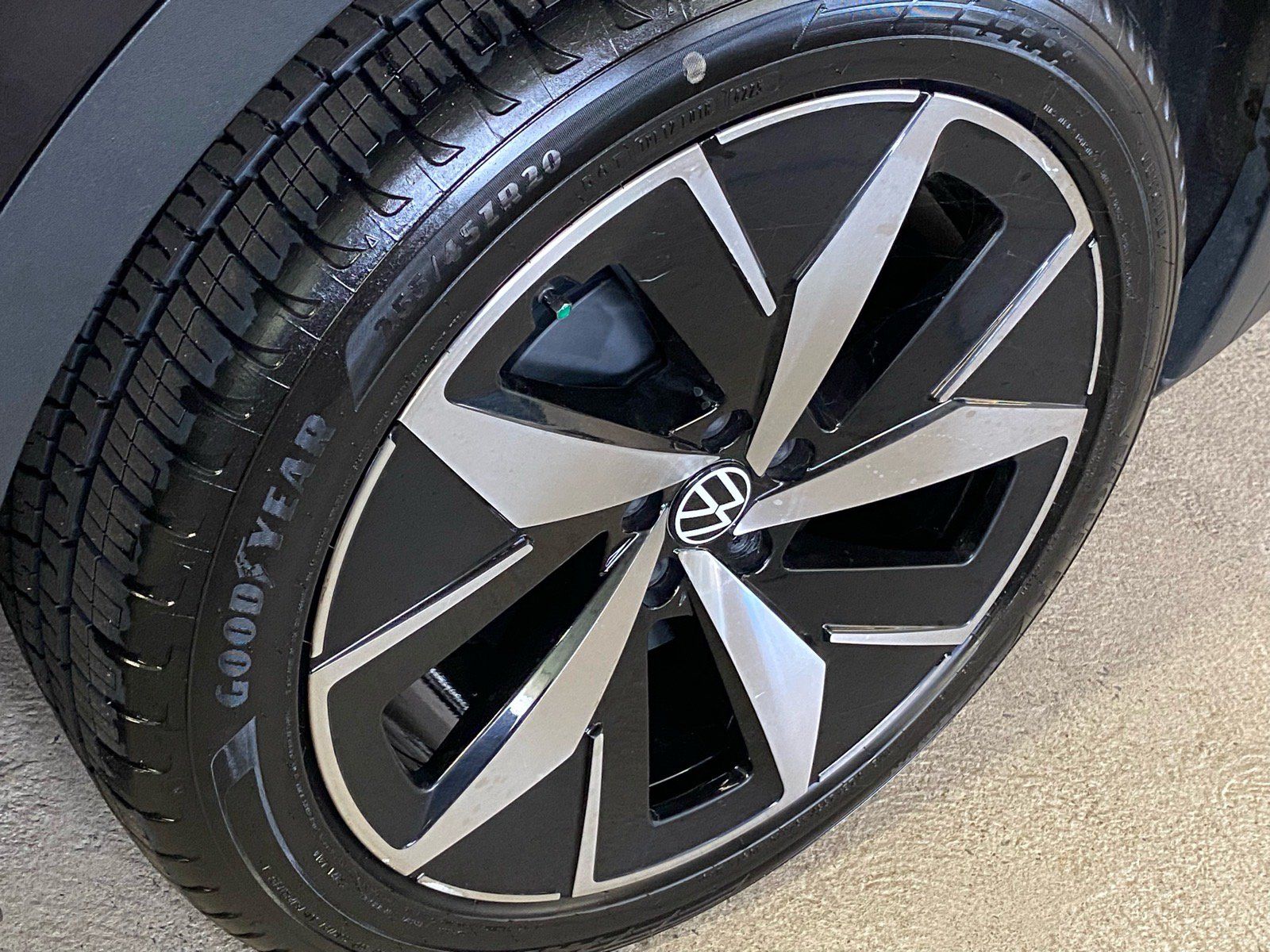 Certified 2023 Volkswagen ID.4 Pro S Plus AWD/4WD image 17