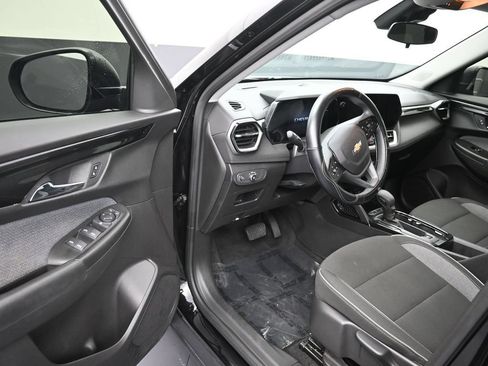 Used 2025 Chevrolet TrailBlazer LS FWD image 10