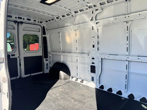 Used 2022 RAM ProMaster 2500 w/ Driver Convenience Group image 18