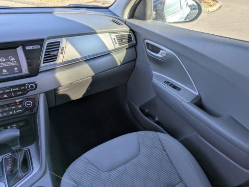 Certified 2017 Kia Niro LX image 16