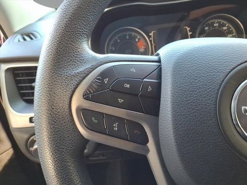 Used 2019 Jeep Cherokee Latitude w/ Popular Appearance Group image 13