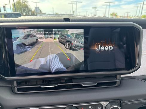 Certified 2025 Jeep Wrangler Unlimited Sahara w/ Safety Group image 24