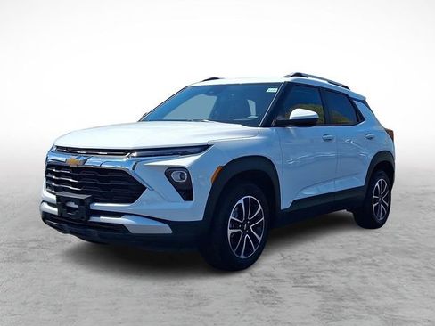 Used 2025 Chevrolet TrailBlazer LT AWD/4WD image 3