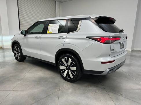 Used 2025 Mitsubishi Outlander SE AWD/4WD image 6