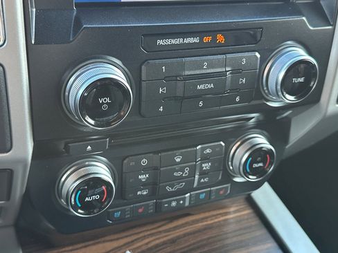 Used 2016 Ford F150 XLT image 30