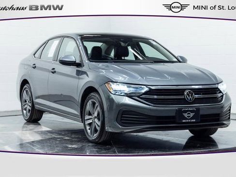 Used 2024 Volkswagen Jetta SE image 1