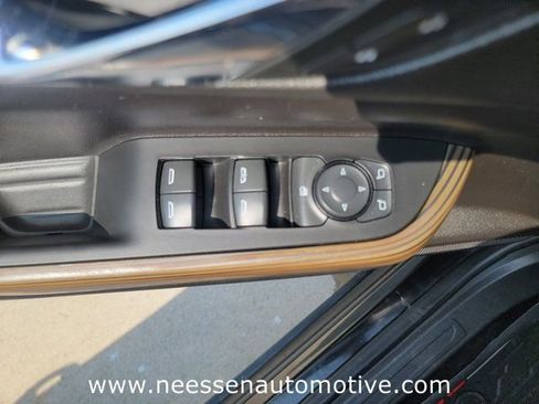 Used 2022 GMC Acadia SLE w/ LPO, Floor Liner Package FWD image 17