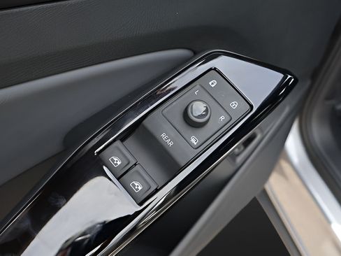 Certified 2023 Volkswagen ID.4 Pro S AWD/4WD image 13