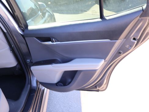 Used 2024 Toyota Camry SE image 13