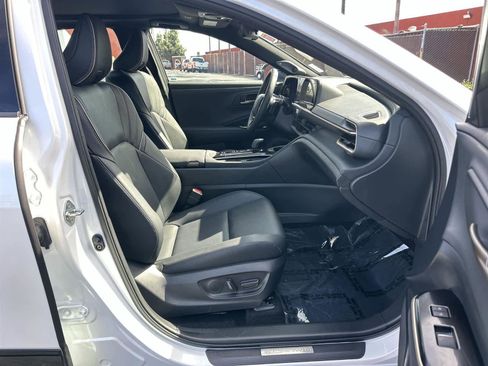 Used 2026 Toyota Crown Platinum image 14