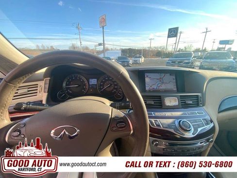 Used 2017 INFINITI Q70 5.6 image 14