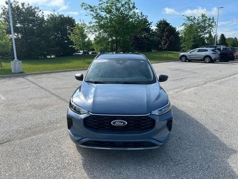 Used 2024 Ford Escape ST-Line w/ Tech Pack #1 AWD/4WD image 2