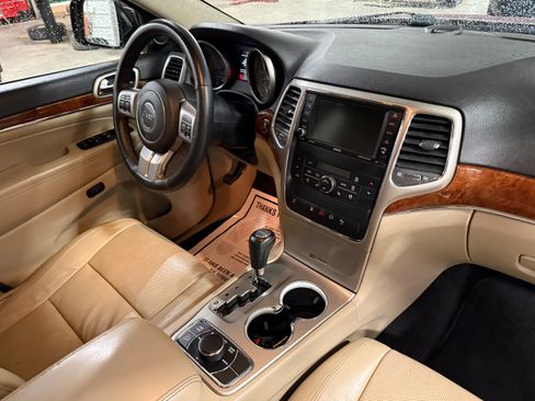 Used 2013 Jeep Grand Cherokee Limited w/ Luxury Group II image 12