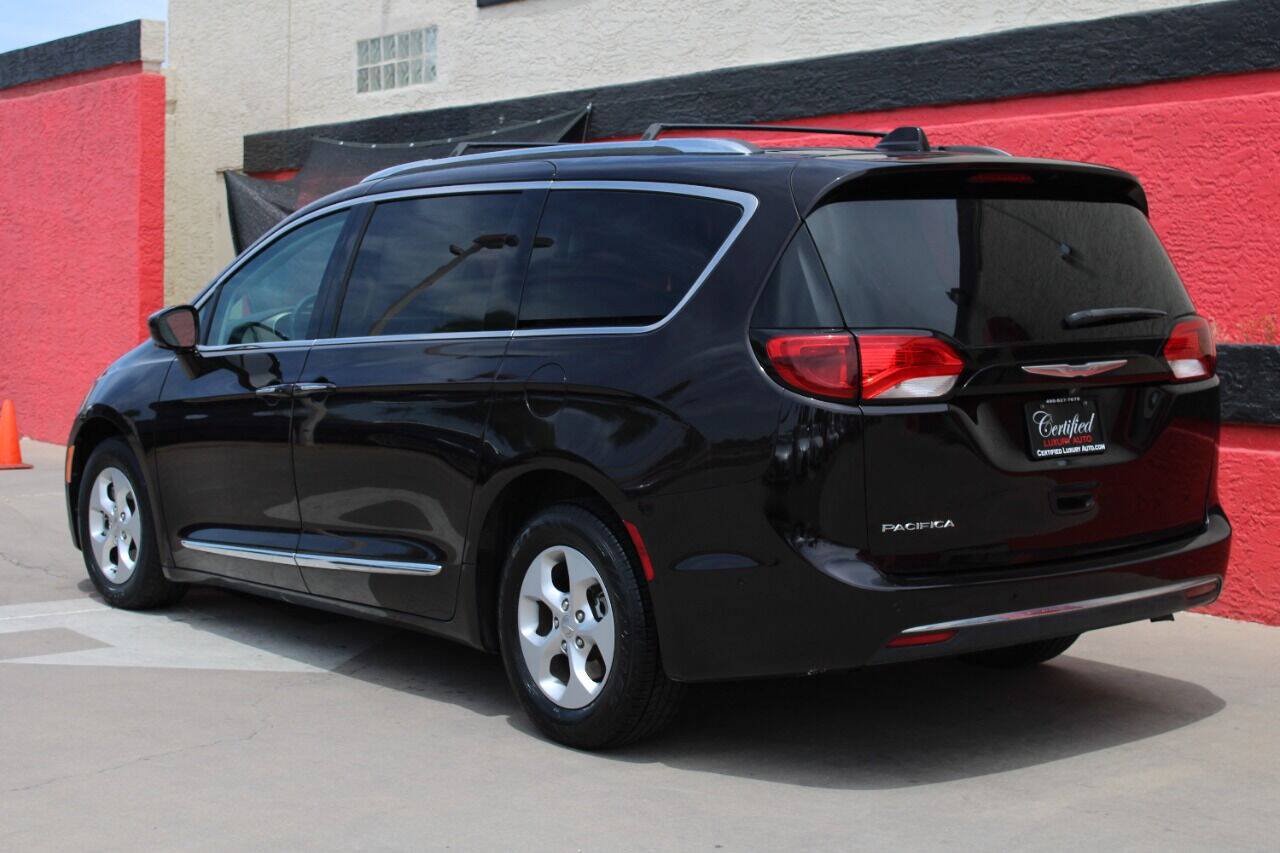 Used 2017 Chrysler Pacifica Touring-L Plus w/ Advanced Safetytec Group FWD image 9
