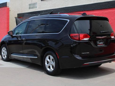 Used 2017 Chrysler Pacifica Touring-L Plus w/ Advanced Safetytec Group FWD image 9