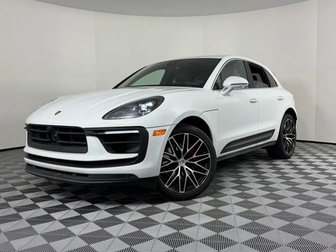 Certified 2023 Porsche Macan S image 1