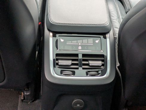 Certified 2023 Volvo XC90 T8 Ultimate image 28