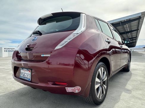 Used 2016 Nissan Leaf SV image 10