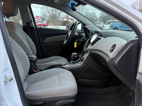 Used 2011 Chevrolet Cruze LT image 11
