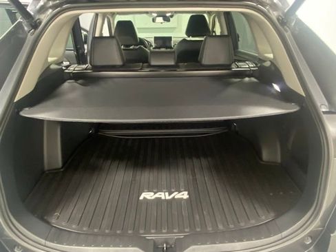 Used 2023 Toyota RAV4 XLE Premium image 9