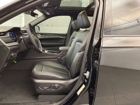 New 2025 Jeep Grand Cherokee Limited image 16