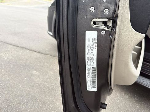 Used 2018 Dodge Grand Caravan SE w/ UConnect Hands-Free Group FWD image 19
