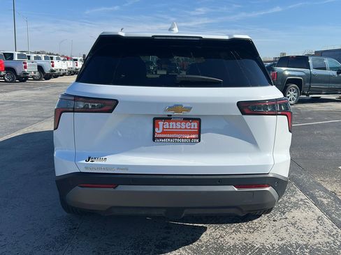 Used 2025 Chevrolet Equinox LT image 7