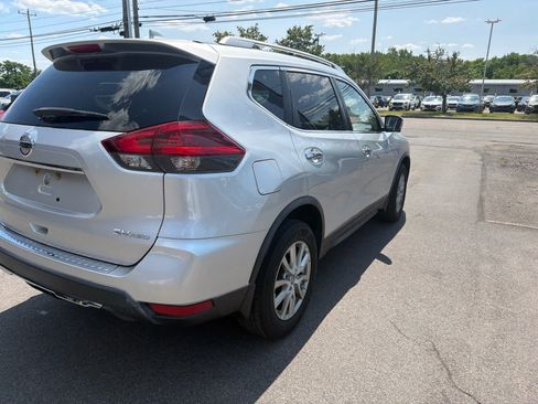 Used 2018 Nissan Rogue SV w/ Premium Package AWD/4WD image 9