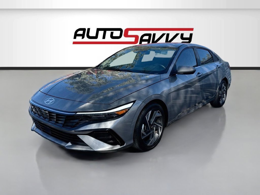 Used 2025 Hyundai Elantra SEL FWD image 3